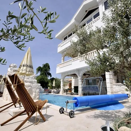 Luxury With Pool, Jacuzzi, Sauna And Gym *