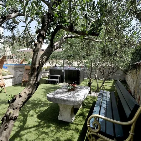 Luxury With Pool, Jacuzzi, Sauna And Gym Villa *