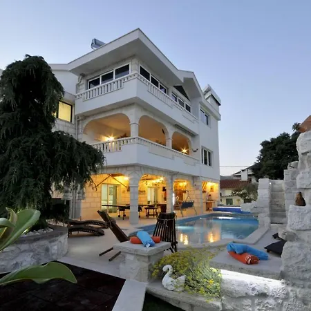Luxury With Pool, Jacuzzi, Sauna And Gym Willa