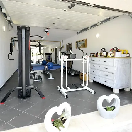 Luxury With Pool, Jacuzzi, Sauna And Gym Willa