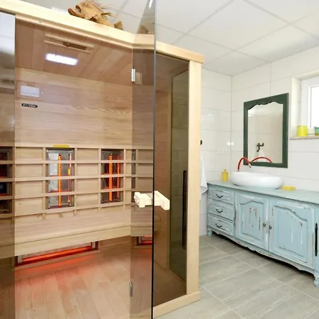 Luxury With Pool, Jacuzzi, Sauna And Gym Villa *