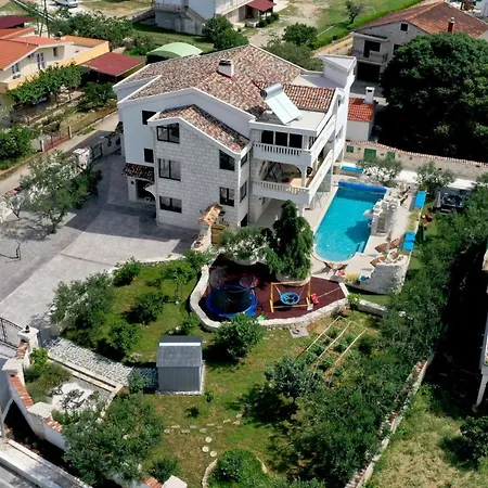 Luxury With Pool, Jacuzzi, Sauna And Gym *