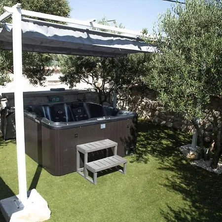 Villa Luxury With Pool, Jacuzzi, Sauna And Gym *