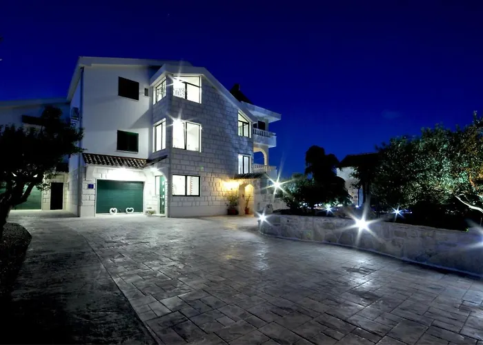 Luxury With Pool, Jacuzzi, Sauna And Gym