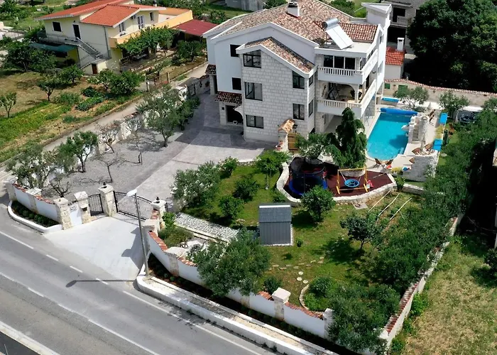 Luxury With Pool, Jacuzzi, Sauna And Gym Trogir