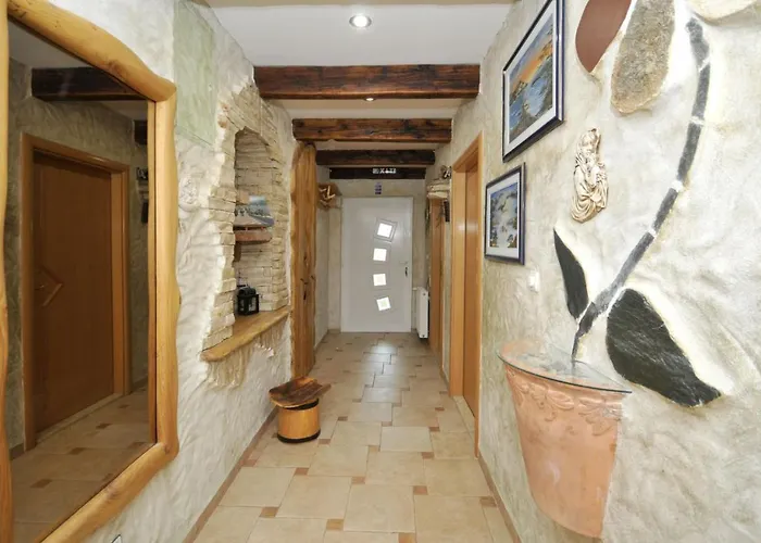 Luxury With Pool, Jacuzzi, Sauna And Gym Трогир