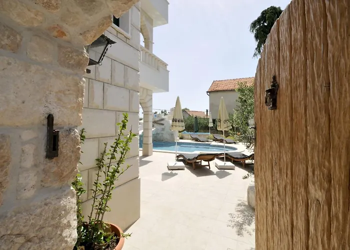 Luxury With Pool, Jacuzzi, Sauna And Gym * Трогир