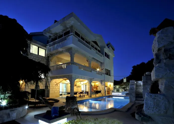 Вилла Luxury With Pool, Jacuzzi, Sauna And Gym Трогир