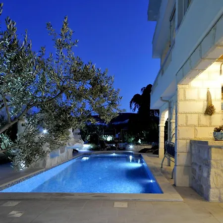 Villa Luxury With Pool, Jacuzzi, Sauna And Gym *