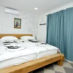 Villa Luxury With Pool, Jacuzzi, Sauna And Gym