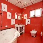 Luxury With Pool, Jacuzzi, Sauna And Gym