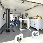 Luxury With Pool, Jacuzzi, Sauna And Gym Villa