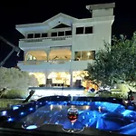 Luxury With Pool, Jacuzzi, Sauna And Gym *