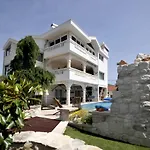 Luxury With Pool, Jacuzzi, Sauna And Gym *