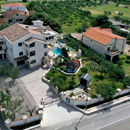 Villa Luxury With Pool, Jacuzzi, Sauna And Gym