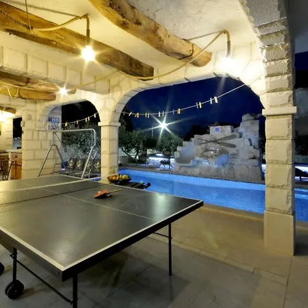 Luxury With Pool, Jacuzzi, Sauna And Gym * Τρογκίρ