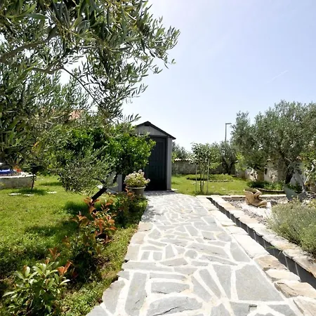 Luxury With Pool, Jacuzzi, Sauna And Gym Τρογκίρ