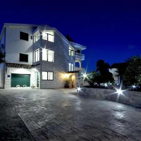 Luxury With Pool, Jacuzzi, Sauna And Gym