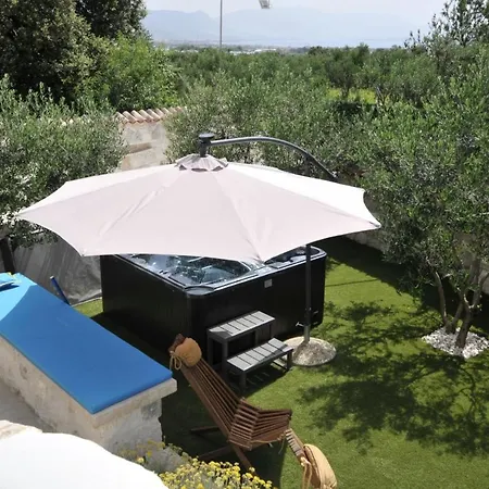 Luxury With Pool, Jacuzzi, Sauna And Gym Villa