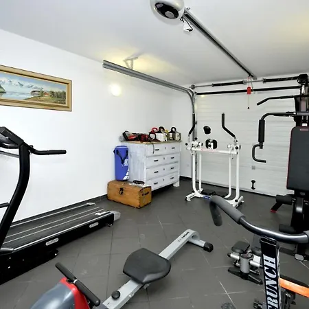 Luxury With Pool, Jacuzzi, Sauna And Gym Villa *