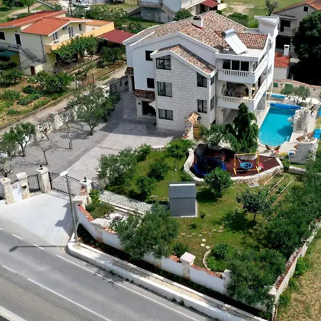 Luxury With Pool, Jacuzzi, Sauna And Gym Τρογκίρ