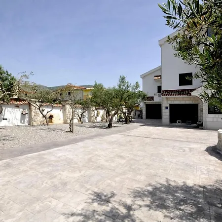 Luxury With Pool, Jacuzzi, Sauna And Gym Villa *