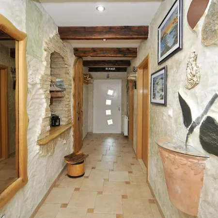 Luxury With Pool, Jacuzzi, Sauna And Gym Τρογκίρ