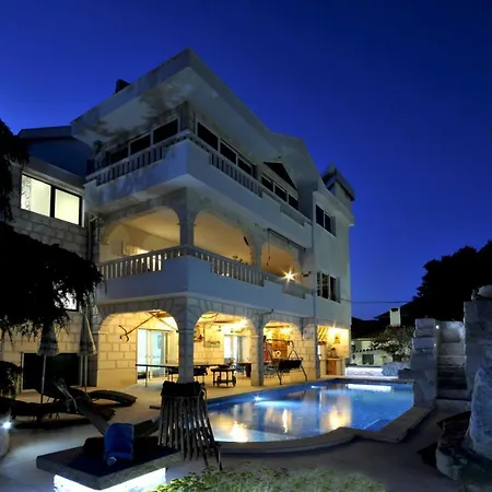 Βίλα Luxury With Pool, Jacuzzi, Sauna And Gym Τρογκίρ