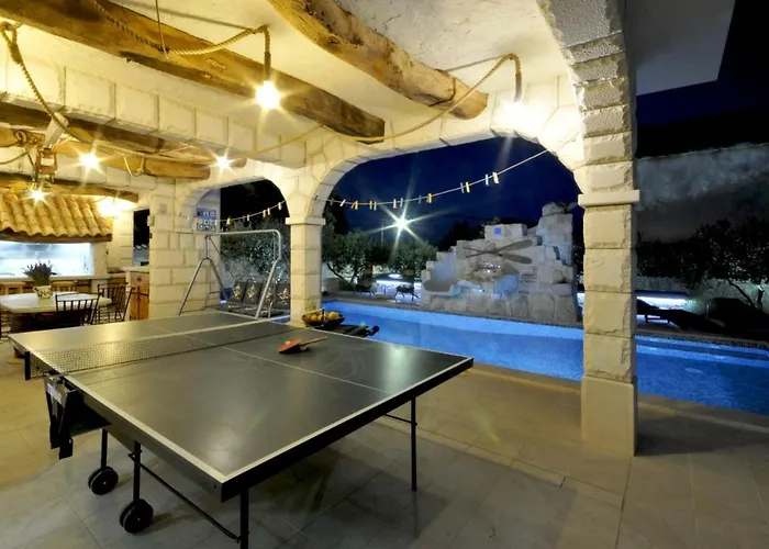 Luxury With Pool, Jacuzzi, Sauna And Gym * Trogir