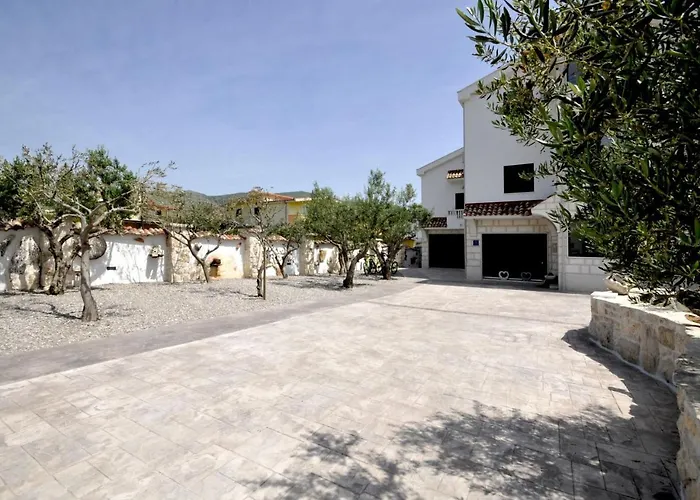 Luxury With Pool, Jacuzzi, Sauna And Gym Villa *