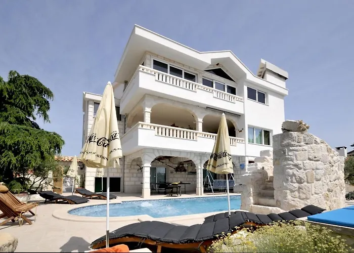 Luxury With Pool, Jacuzzi, Sauna And Gym